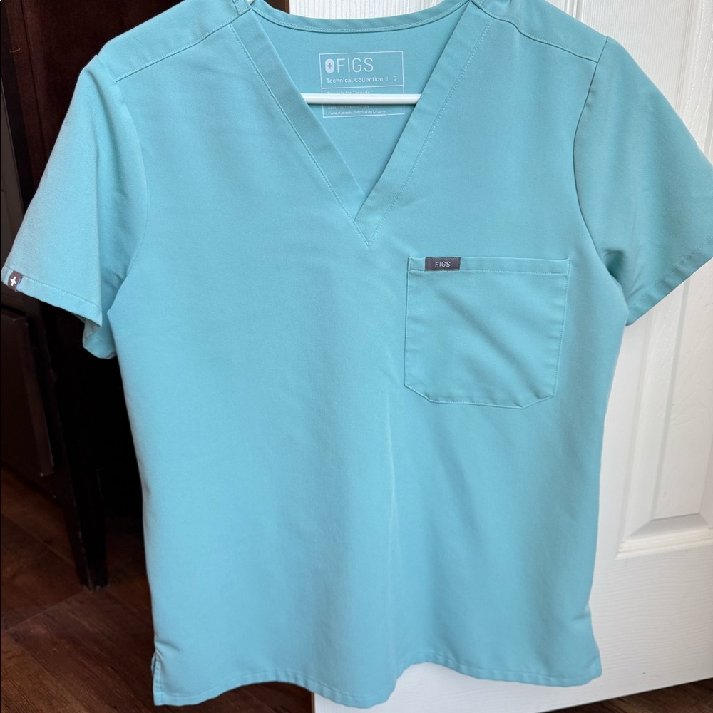 Figs One Pocket Scrub Top